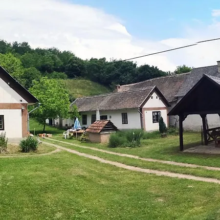 Pusztakisfalu Vendeghaz 2 Holiday home Lovaszheteny