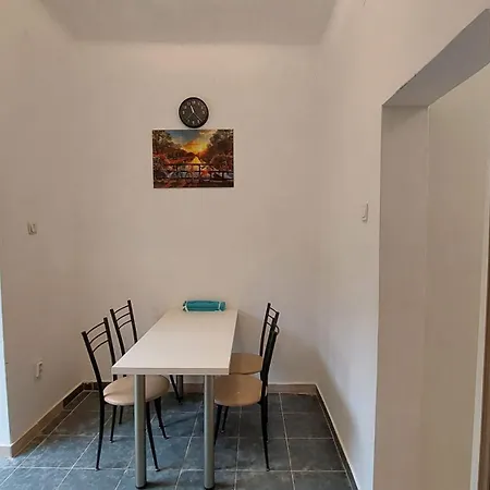 Pusztakisfalu Vendeghaz 2 *
