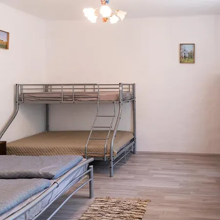 Pusztakisfalu Vendeghaz 2 *